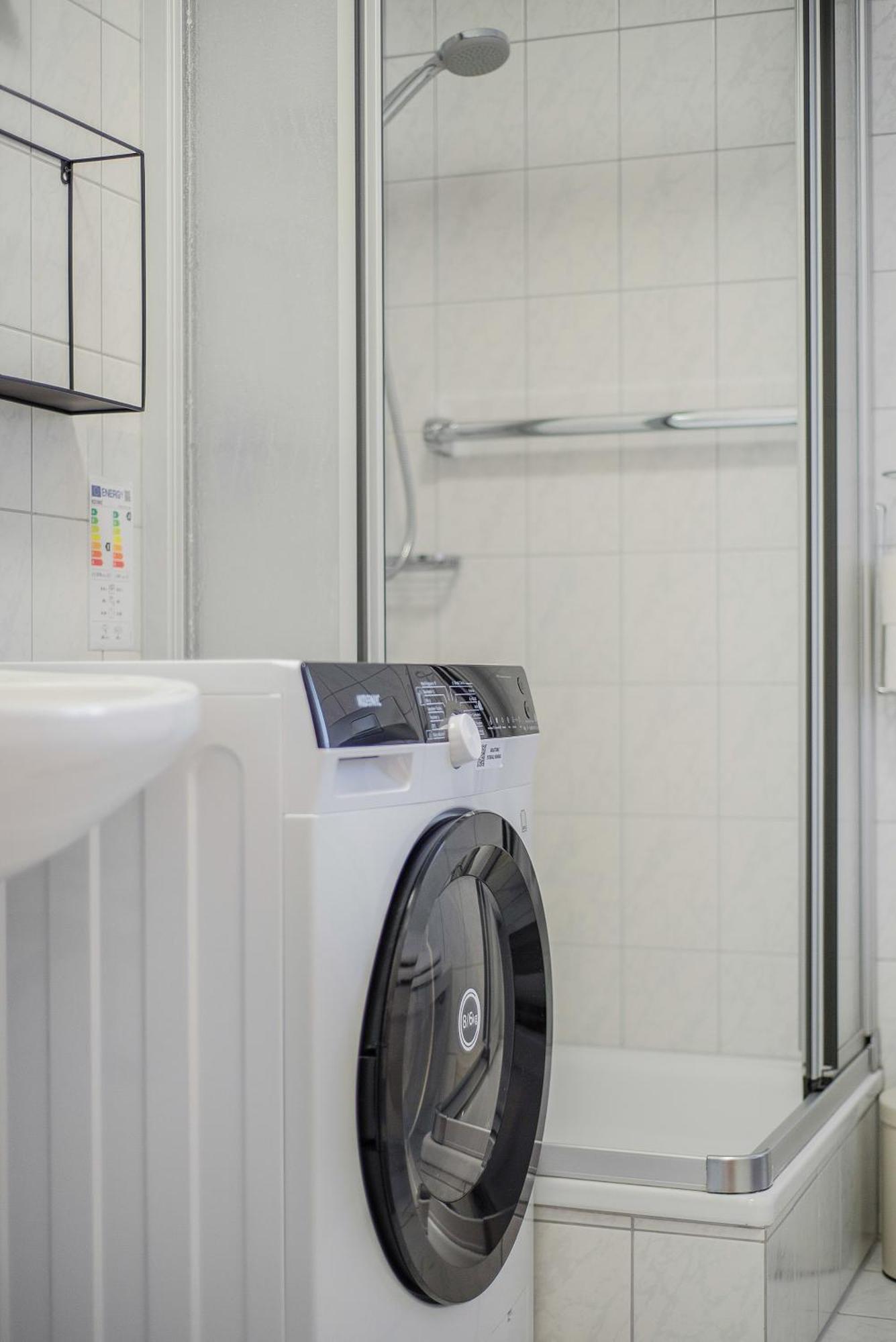 Fewo-Lavees Moderne Zentrale Fewo Nahe Omv Wacker Kliniken Burg -Eigener Eingang-Schluesselloser Check In Burghausen Zewnętrze zdjęcie