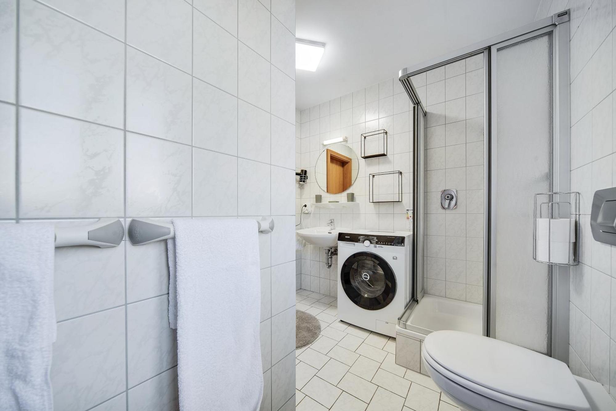 Fewo-Lavees Moderne Zentrale Fewo Nahe Omv Wacker Kliniken Burg -Eigener Eingang-Schluesselloser Check In Burghausen Zewnętrze zdjęcie