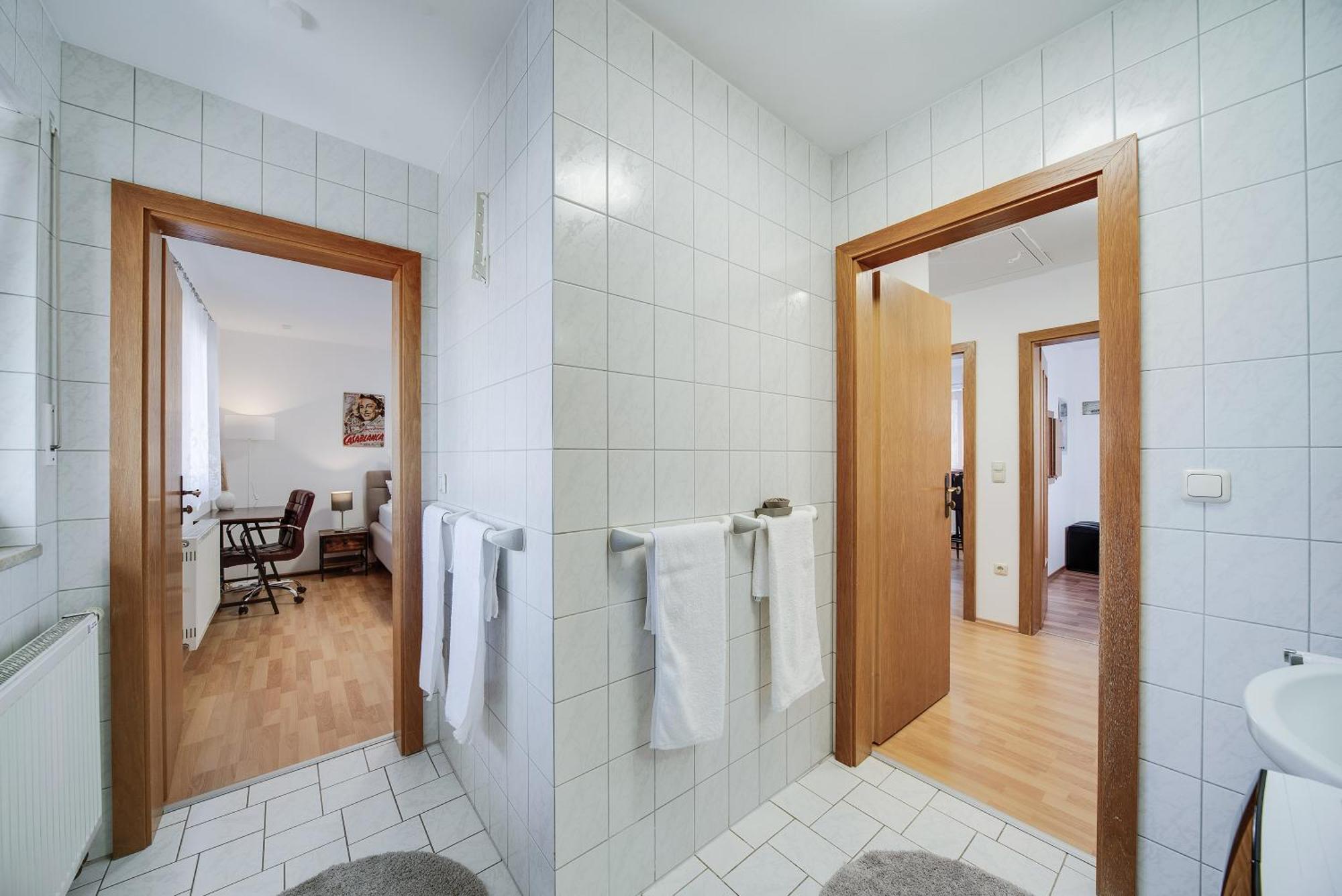 Fewo-Lavees Moderne Zentrale Fewo Nahe Omv Wacker Kliniken Burg -Eigener Eingang-Schluesselloser Check In Burghausen Zewnętrze zdjęcie